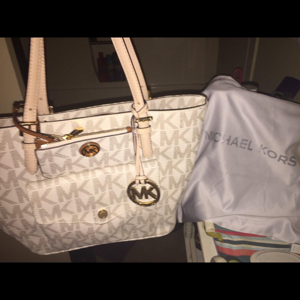 Authentic Michael Kors Purse w matching coinwallet